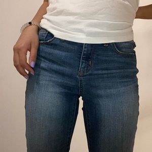 Mid rise stretch ankle length jeans